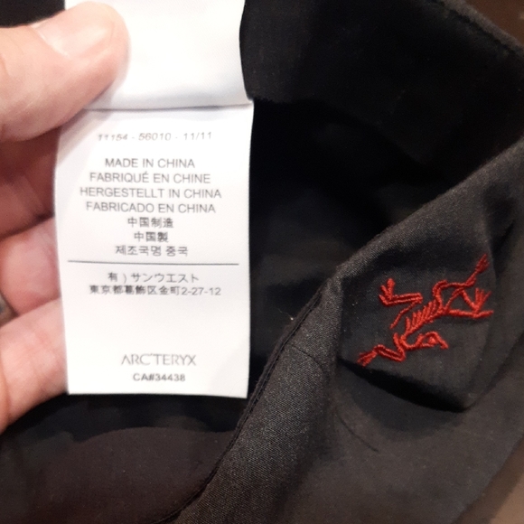 Arc'teryx Charcoal Gray/(Carbon Copy) Quanta Hat with Red Logo - Picture 7 of 7